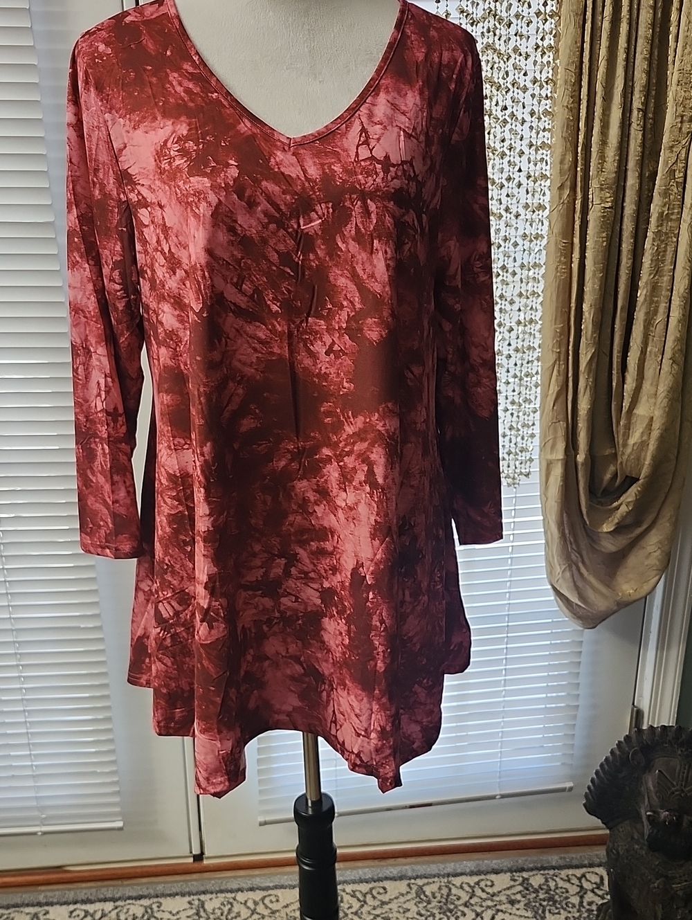V-Neck Long Sleeve Tunic in Wine Tie-Dye
